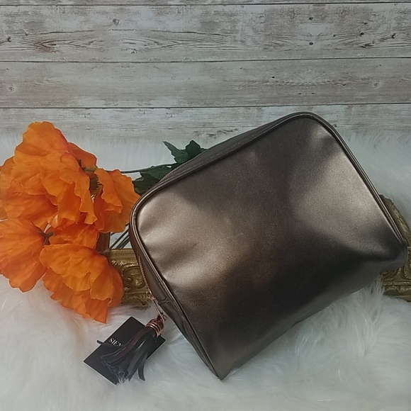 NWT, Vienna Mae, Bronze cosmetics zipper bag. - Picture 3 of 4